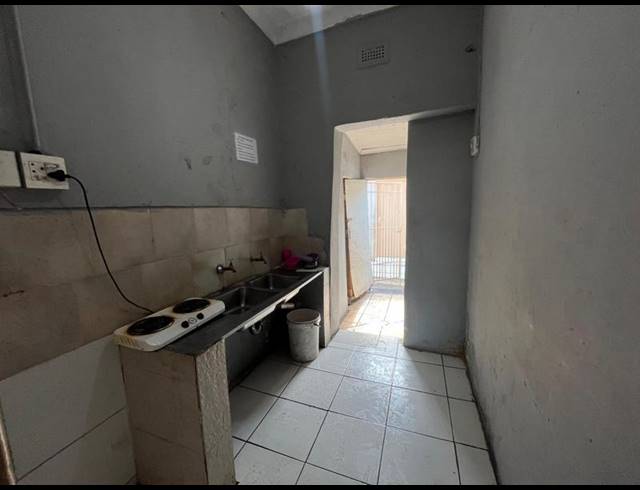 11 BEDROOM HOUSE FOR SALE IN KENSINGTON